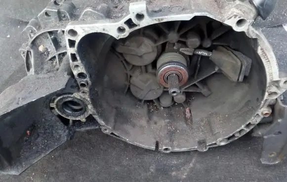 Mitsubishi Space Star Manual 5 speed gearbox 1023625
