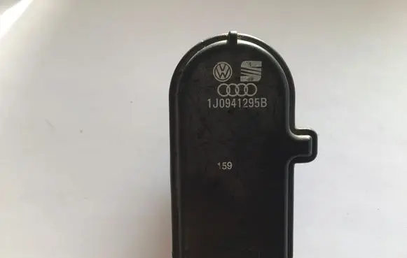 Volkswagen Golf IV Headlight level adjustment motor 1J0941295B