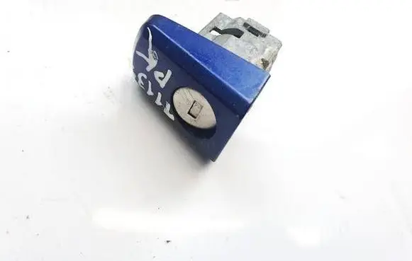 Opel Astra H Front door lock (next to the handle) 