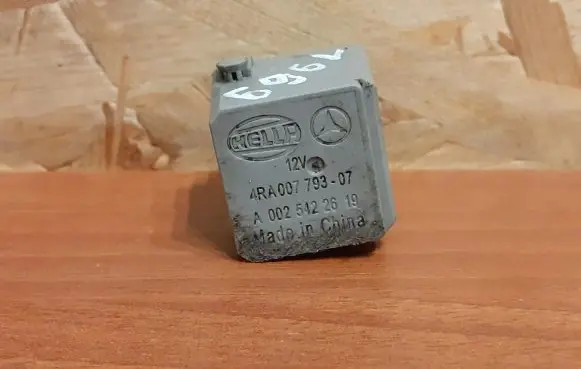 Mercedes-Benz Vito Viano W639 Other relay A0025422619