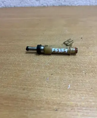 Toyota Avensis T270 Fuel injector 232500T030 F5351