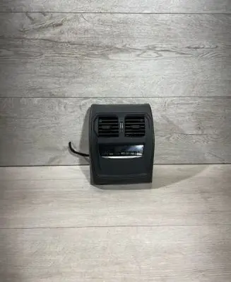 Rear air vent grill