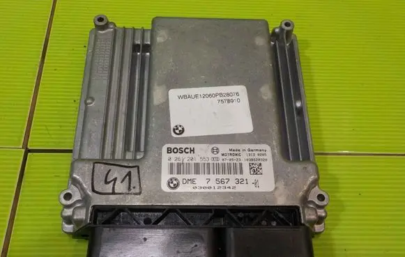 BMW 1 E81 E87 Engine control unit/module 0261201553 LP325 7567321