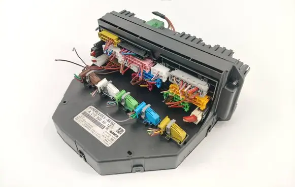 Mercedes-Benz C W204 Fuse module A2129005912