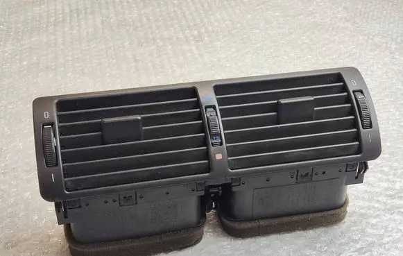BMW 5 E39 Dash center air vent grill 8391179 83640079 8361895
