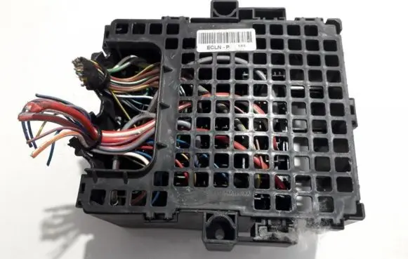 Ford Fiesta Fuse box set 8v5t14a005kme 8v5t-14a005-kme
