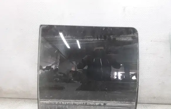 Rear door window glass