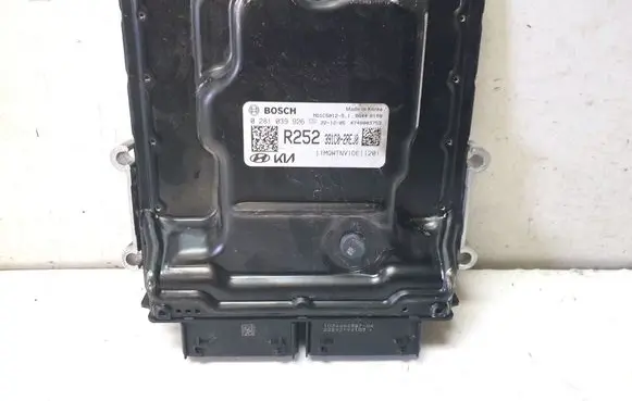 KIA Sorento Engine control unit/module 0281039926