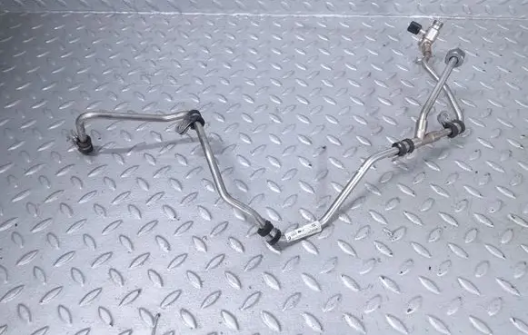 Mercedes-Benz C AMG W205 Fuel injector supply line/pipe A1770700632 1770700632