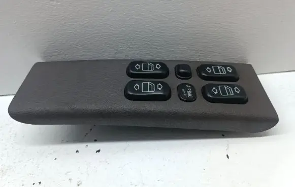 Mercedes-Benz A W168 Electric window control switch 1688202810 03753200 1686831308
