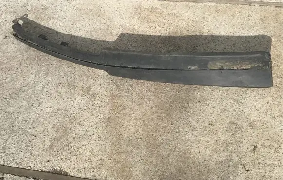 Front bumper lip
