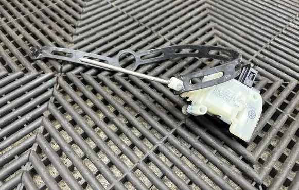 Porsche Panamera (970) Fuel tank cap lock motor 7L5810773A