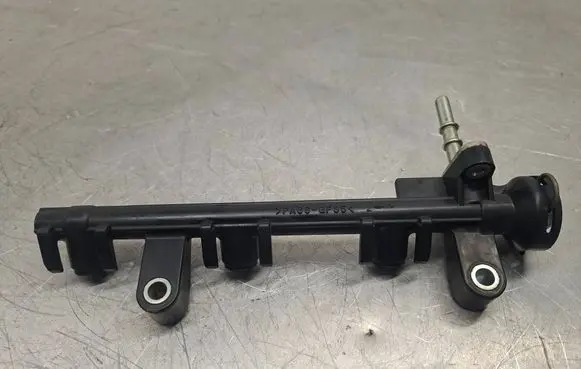 Toyota Yaris Fuel distributor 
