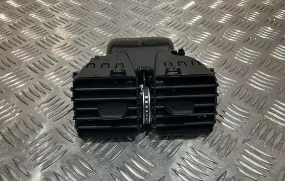 BMW 4 G22 G23 G24 G26 Rear air vent grill 6836650
