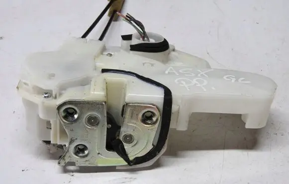 Mitsubishi ASX Front door lock 7407uA36t8