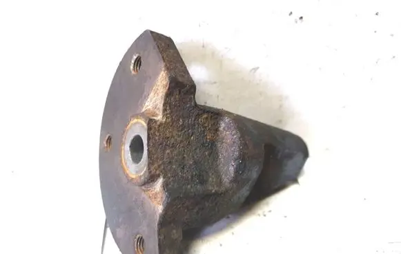 Engine mounting bracket