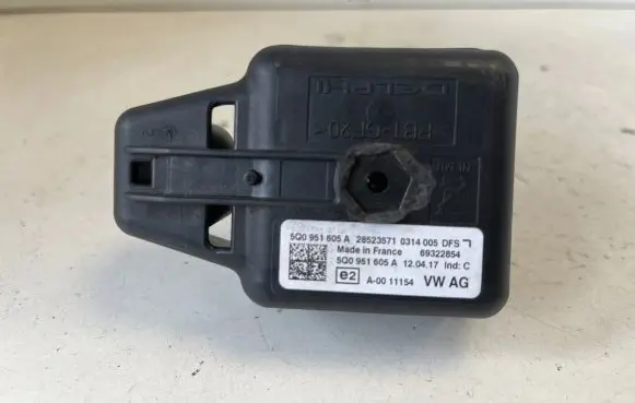 Skoda Superb B8 (3V) Alarm system siren 5Q0951605A 69322854 28523571