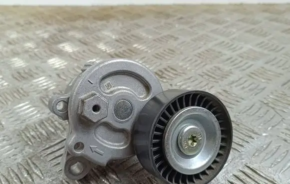 Subaru Forester SK Generator/alternator belt tensioner