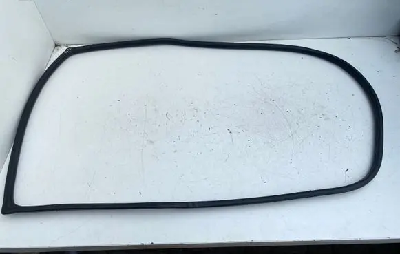 Toyota Avensis T220 Rear door rubber seal (on body) 