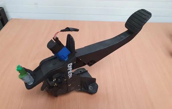 Renault Express Clutch pedal 465038135R 465033510R