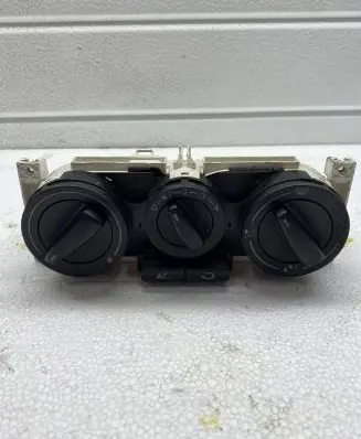 Volkswagen Golf IV Climate control unit 1J0820045F