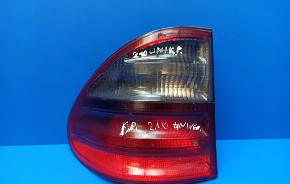 Mercedes-Benz E W210 Rear/tail lights A2108205364 324001 5352