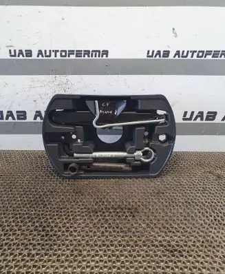 Citroen C4 II Picasso Tool set 9805820580