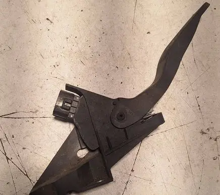 Accelerator throttle pedal