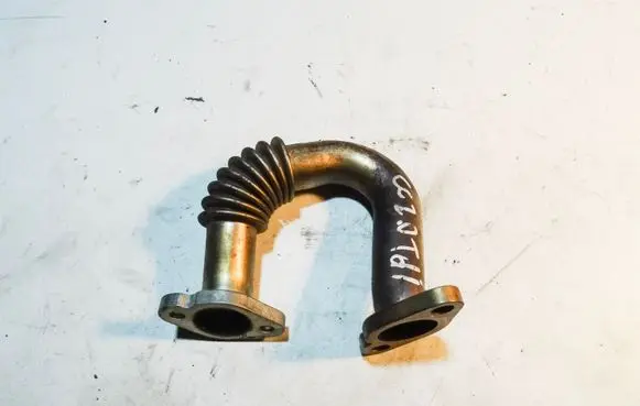 Volkswagen PASSAT CC Engine coolant pipe/hose 03P131521B