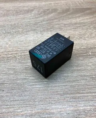 Volkswagen PASSAT B3 Other relay 3A0927181 175