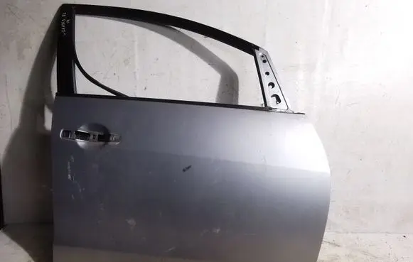 Mitsubishi Grandis Front door