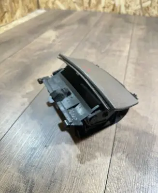 Ashtray (front)