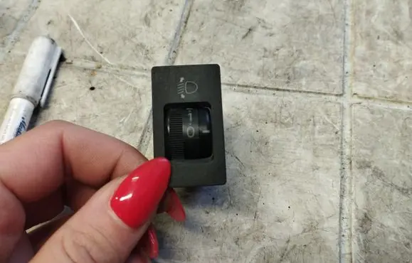 Toyota RAV 4 (XA20) Headlight level height control switch