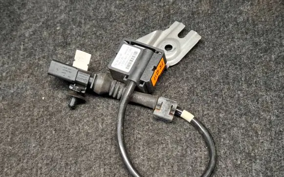 Porsche Cayenne (9PA) ESP acceleration yaw rate sensor 7L0907673E