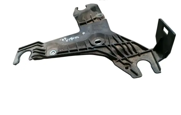 Volvo XC70 Air filter cleaner box bracket assembly 30636575
