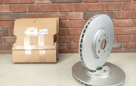 BMW X1 U11 Front brake disc 6891081