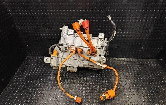 Nissan Leaf I (ZE0) Voltage converter inverter 