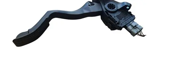 Accelerator throttle pedal