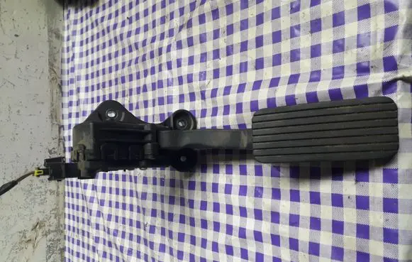 KIA Ceed Accelerator throttle pedal 15158165 070309J010Q H03
