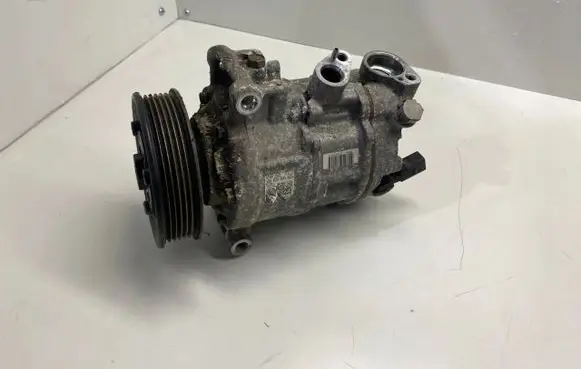 Volkswagen Golf VII Air conditioning (A/C) compressor (pump) 