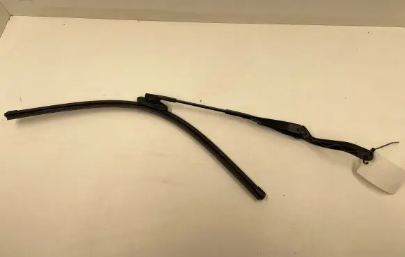 Mercedes-Benz CLS AMG C219 Front wiper blade arm A2118201544