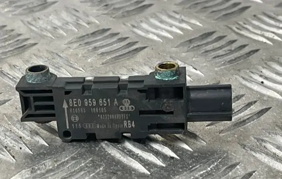 Audi A3 S3 8P Airbag deployment crash/impact sensor 8e0959651A