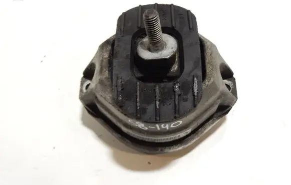 BMW 5 E60 E61 Engine mount bracket 6761091 58140