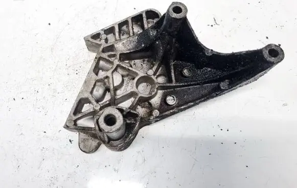 Skoda Octavia Mk2 (1Z) Engine mounting bracket 03G199207A