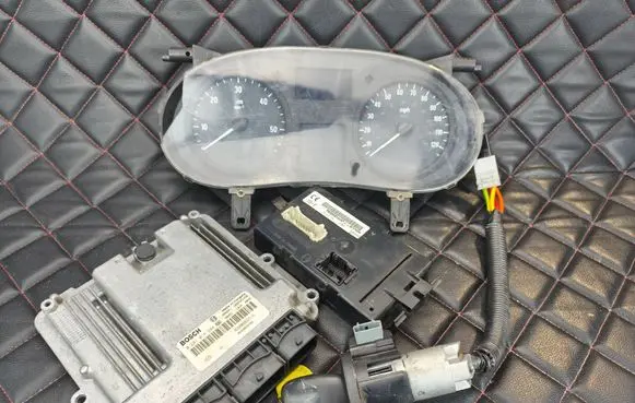 Renault Trafic II (X83) Engine control unit/module 0281014648 8200666516 8200823728