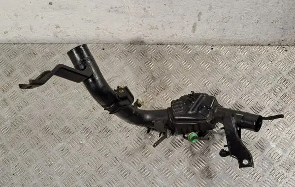 Toyota Avensis T250 Intercooler pipe mounting bracket 1736127070