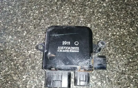 Nissan Juke I F15 Coolant fan relay 