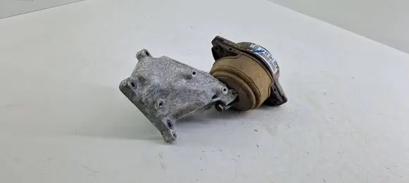 Mercedes-Benz ML W166 Engine mount bracket A1662404917