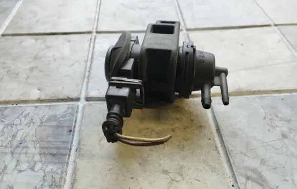 Renault Megane II Vacuum valve 8200661049