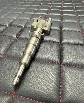 BMW 3 E90 E91 Fuel injector 10181010 758904811 7589048